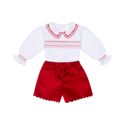 Deolinda White blouse + Red shorts 